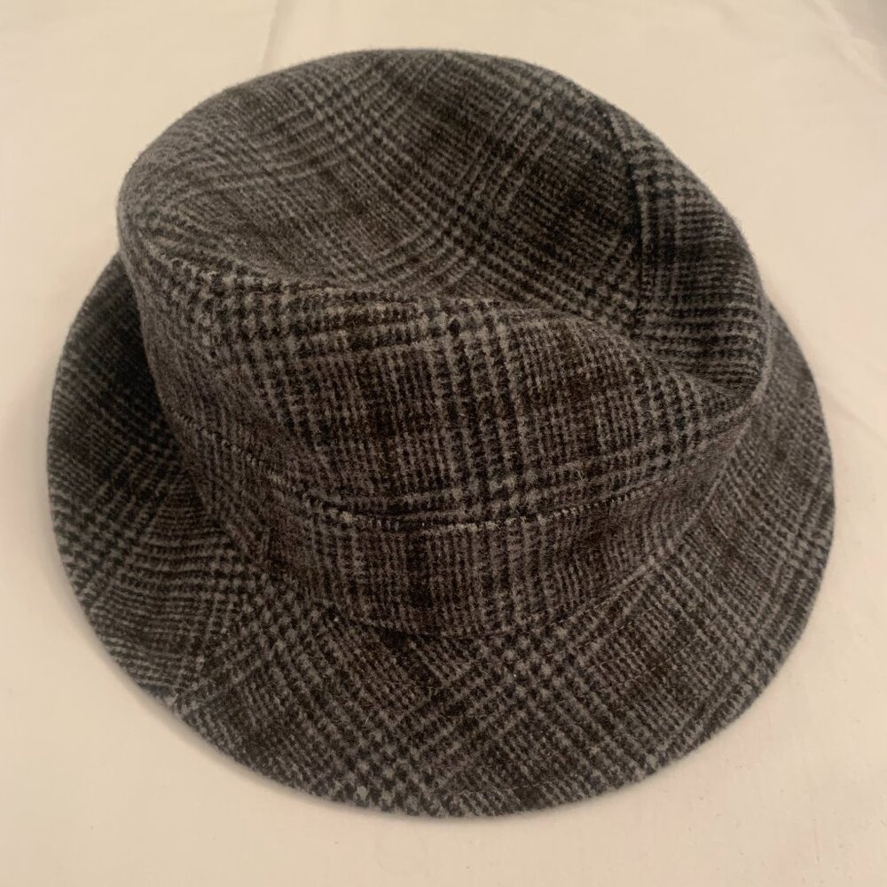 Club Monaco hat